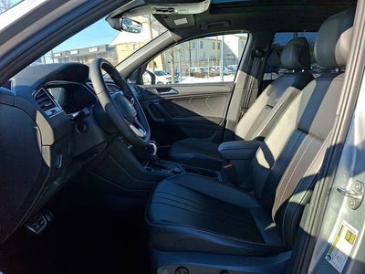 2024 Volkswagen Tiguan SE R-Line Black