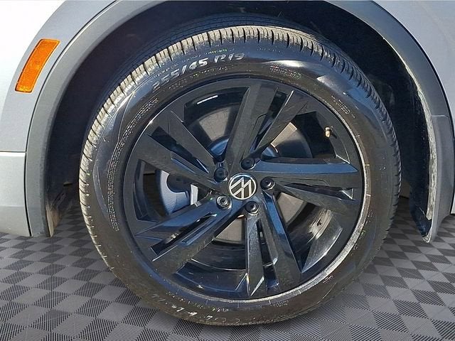 2024 Volkswagen Tiguan SE R-Line Black