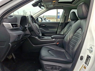 2022 Toyota Highlander Hybrid XLE