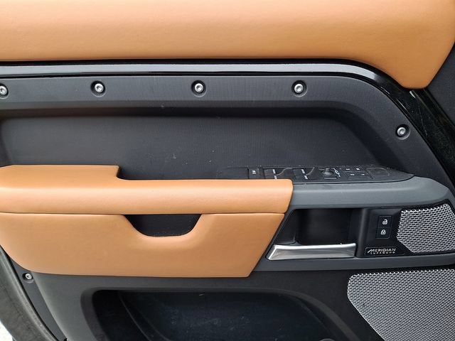 2023 Land Rover Defender 130 X-Dynamic SE