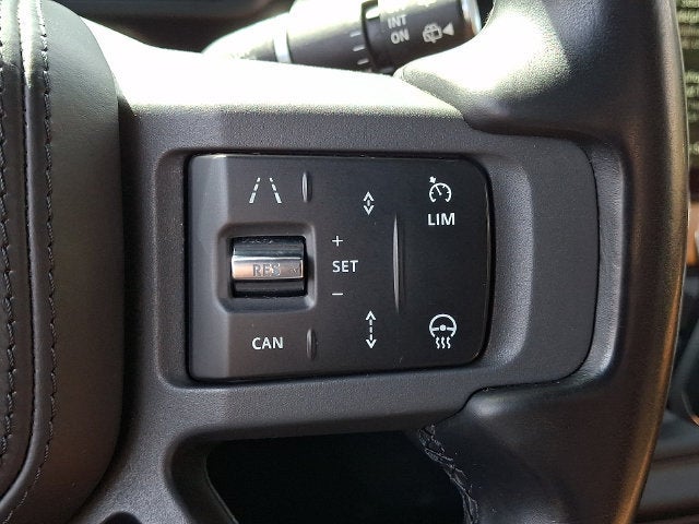 2023 Land Rover Defender 130 X-Dynamic SE
