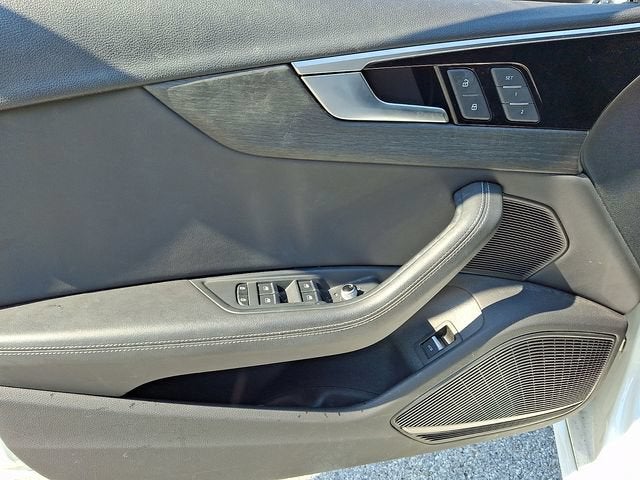 2022 Audi A4 Premium Plus 40 TFSI quattro S tronic