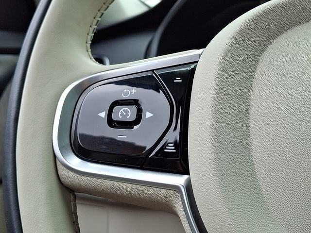 2023 Volvo XC90 B6 Plus 6-Seater