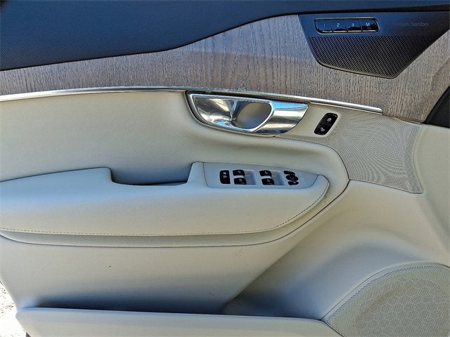 2024 Volvo XC90 Plus Bright Theme