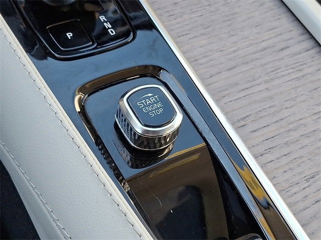 2024 Volvo XC90 Plus Bright Theme