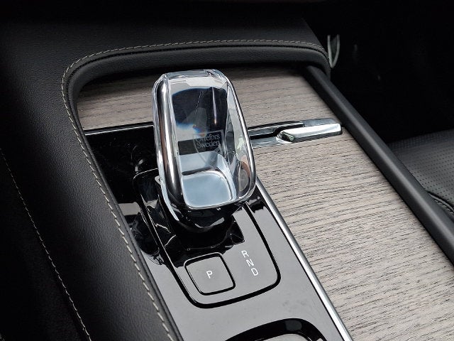 2024 Volvo XC90 B6 Ultimate Bright Theme 6-Seater