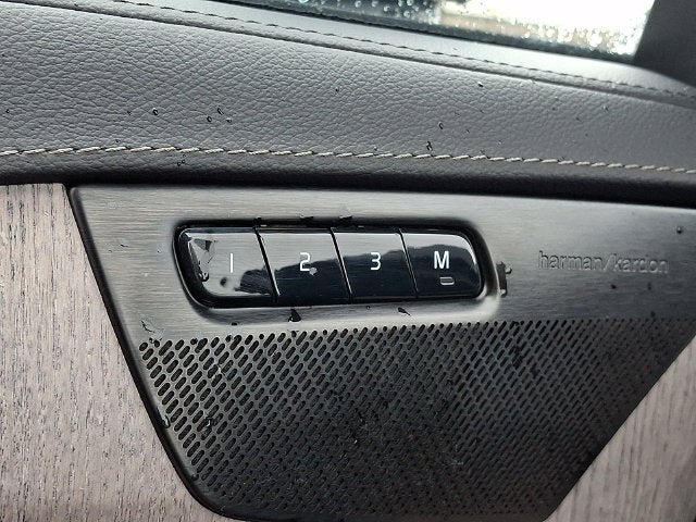 2024 Volvo XC90 B6 Ultimate Bright Theme 6-Seater