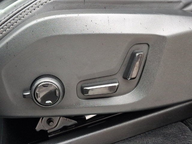 2024 Volvo XC90 B6 Ultimate Bright Theme 6-Seater
