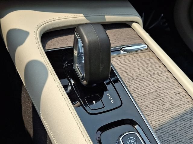 2024 Volvo XC90 B6 Plus Bright Theme 7-Seater