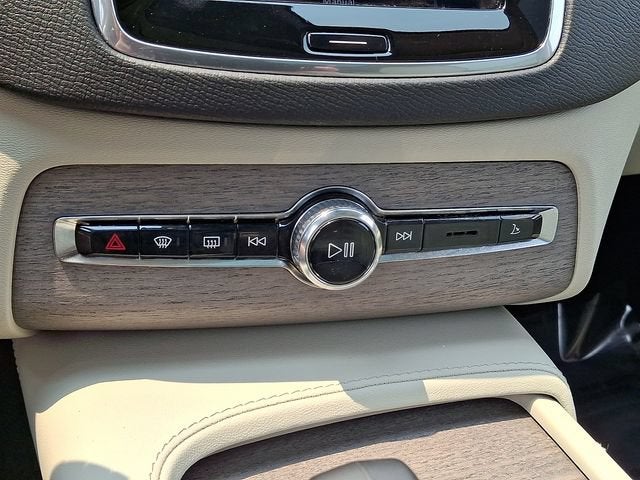 2024 Volvo XC90 B6 Plus Bright Theme 7-Seater