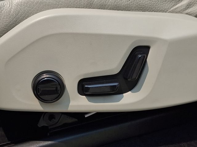 2024 Volvo XC90 B6 Plus Bright Theme 7-Seater
