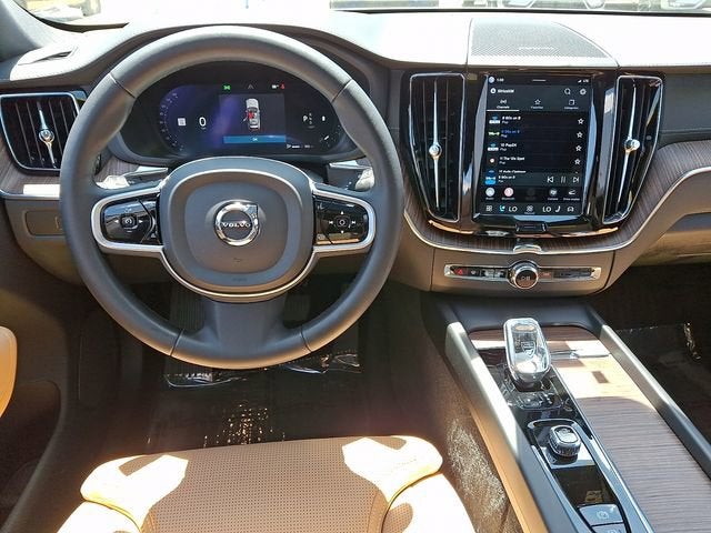 2023 Volvo XC60 Ultimate Dark Theme