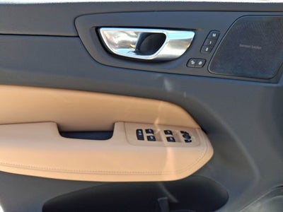 2023 Volvo XC60 Ultimate Dark Theme