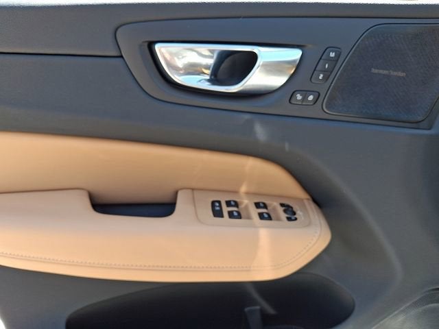2023 Volvo XC60 Ultimate Dark Theme
