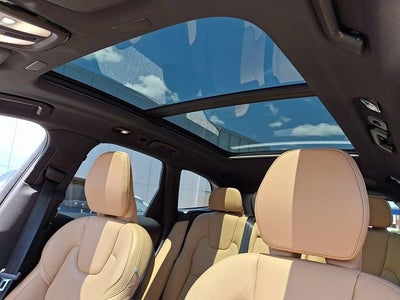 2023 Volvo XC60 Ultimate Dark Theme