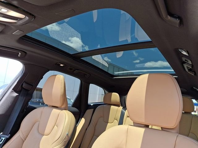 2023 Volvo XC60 Ultimate Dark Theme