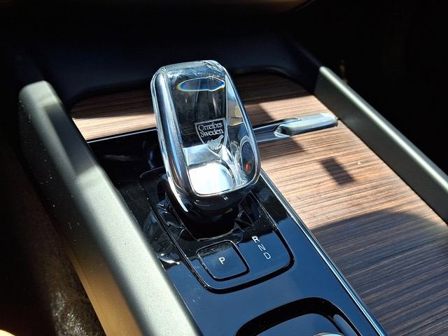 2023 Volvo XC60 Ultimate Dark Theme