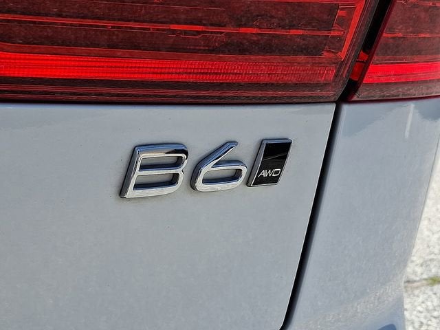 2023 Volvo XC60 Ultimate Dark Theme