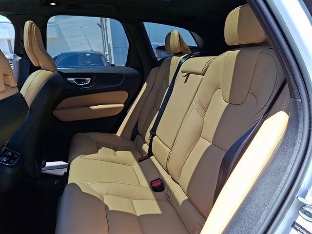 2023 Volvo XC60 Ultimate Dark Theme