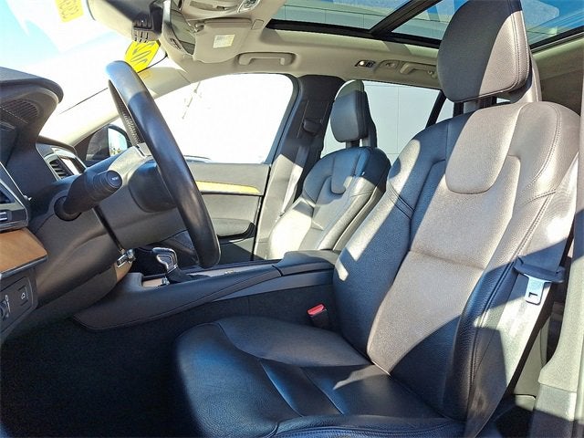 2021 Volvo XC90 Momentum