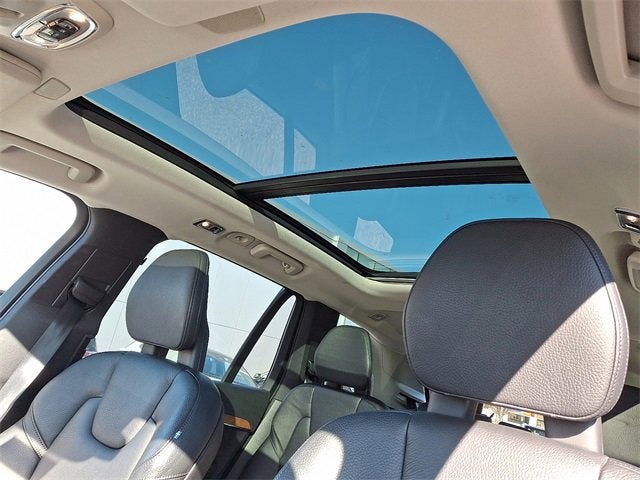 2021 Volvo XC90 Momentum