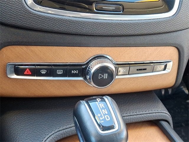 2021 Volvo XC90 Momentum