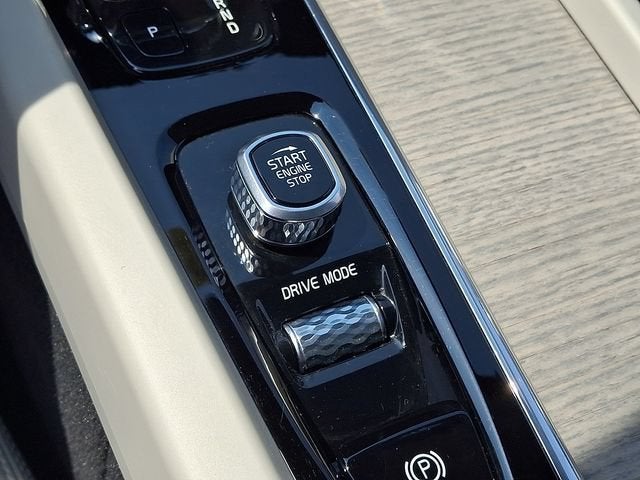 2021 Volvo XC60 Recharge Plug-In Hybrid T8 Inscription