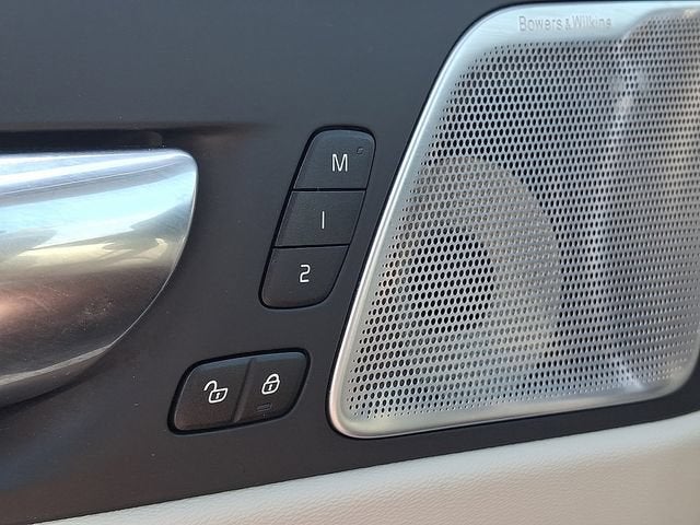 2021 Volvo XC60 Recharge Plug-In Hybrid T8 Inscription