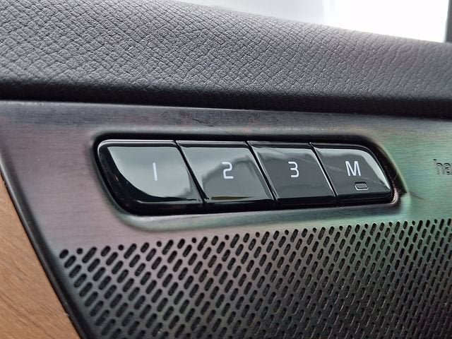 2024 Volvo XC90 Recharge Plug-In Hybrid T8 Plus Bright Theme 7-Seater