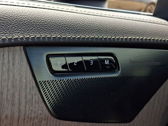 2024 Volvo XC90 Recharge Plug-In Hyb Ultimate Bright Theme