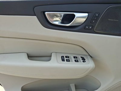 2024 Volvo XC60 Recharge Plug-In Hybrid T8 Plus Dark Theme