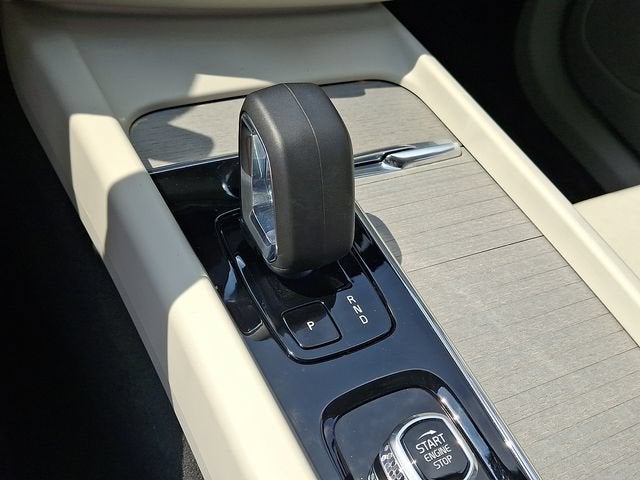 2024 Volvo XC60 Recharge Plug-In Hybrid T8 Plus Dark Theme