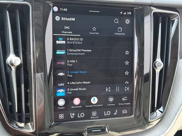 2024 Volvo XC60 Recharge Plug-In Hybrid T8 Plus Dark Theme