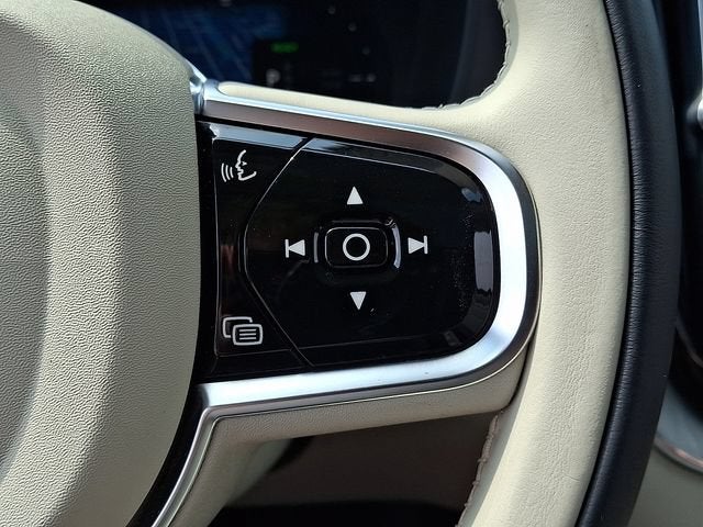 2024 Volvo XC60 Recharge Plug-In Hybrid T8 Plus Dark Theme