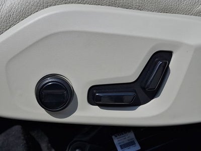 2024 Volvo XC60 Recharge Plug-In Hybrid T8 Plus Dark Theme