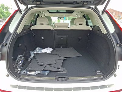 2024 Volvo XC60 Recharge Plug-In Hybrid T8 Plus Dark Theme
