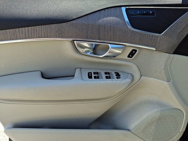 2023 Volvo XC90 B5 Plus