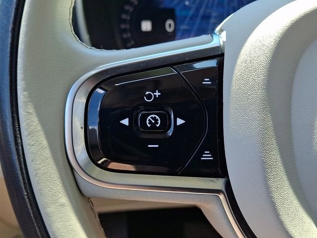 2023 Volvo XC90 B5 Plus