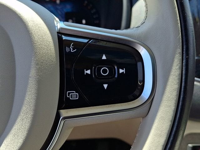 2023 Volvo XC90 B5 Plus