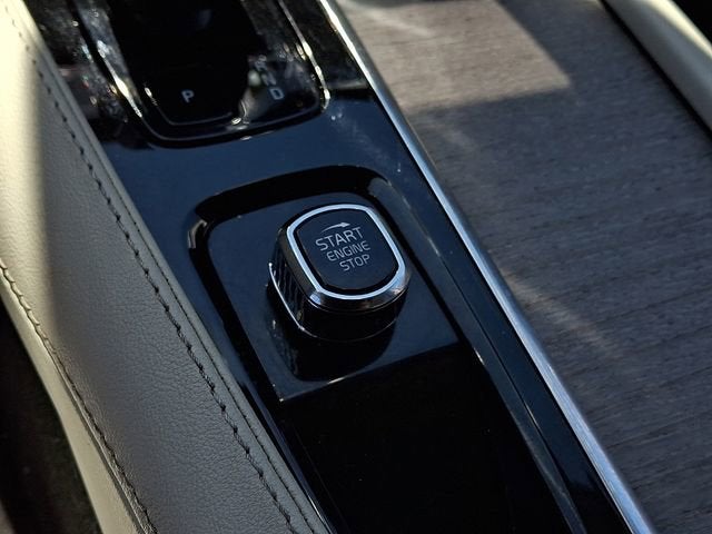 2023 Volvo XC90 B5 Plus