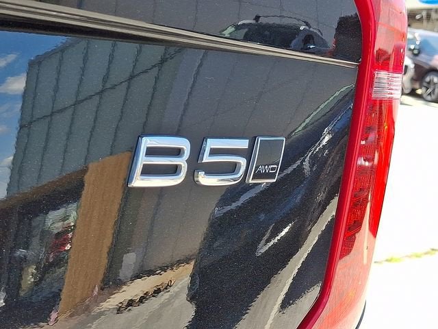 2023 Volvo XC90 B5 Plus