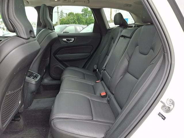2023 Volvo XC60 B5 Ultimate Bright Theme