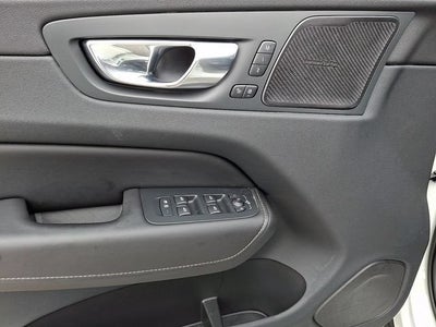 2023 Volvo XC60 B5 Ultimate Bright Theme