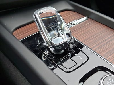 2023 Volvo XC60 B5 Ultimate Bright Theme
