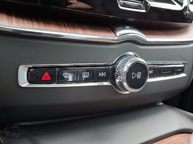 2023 Volvo XC60 B5 Ultimate Bright Theme