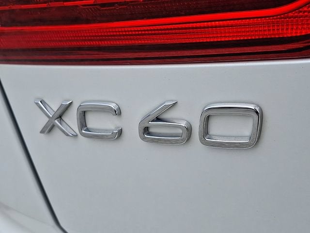 2023 Volvo XC60 B5 Ultimate Bright Theme