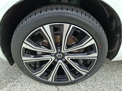 2023 Volvo XC60 B5 Ultimate Bright Theme