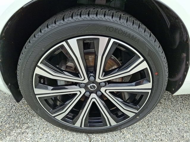 2023 Volvo XC60 B5 Ultimate Bright Theme
