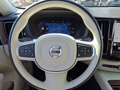 2022 Volvo XC60 Momentum