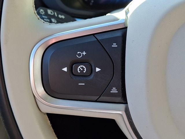 2022 Volvo XC60 Momentum